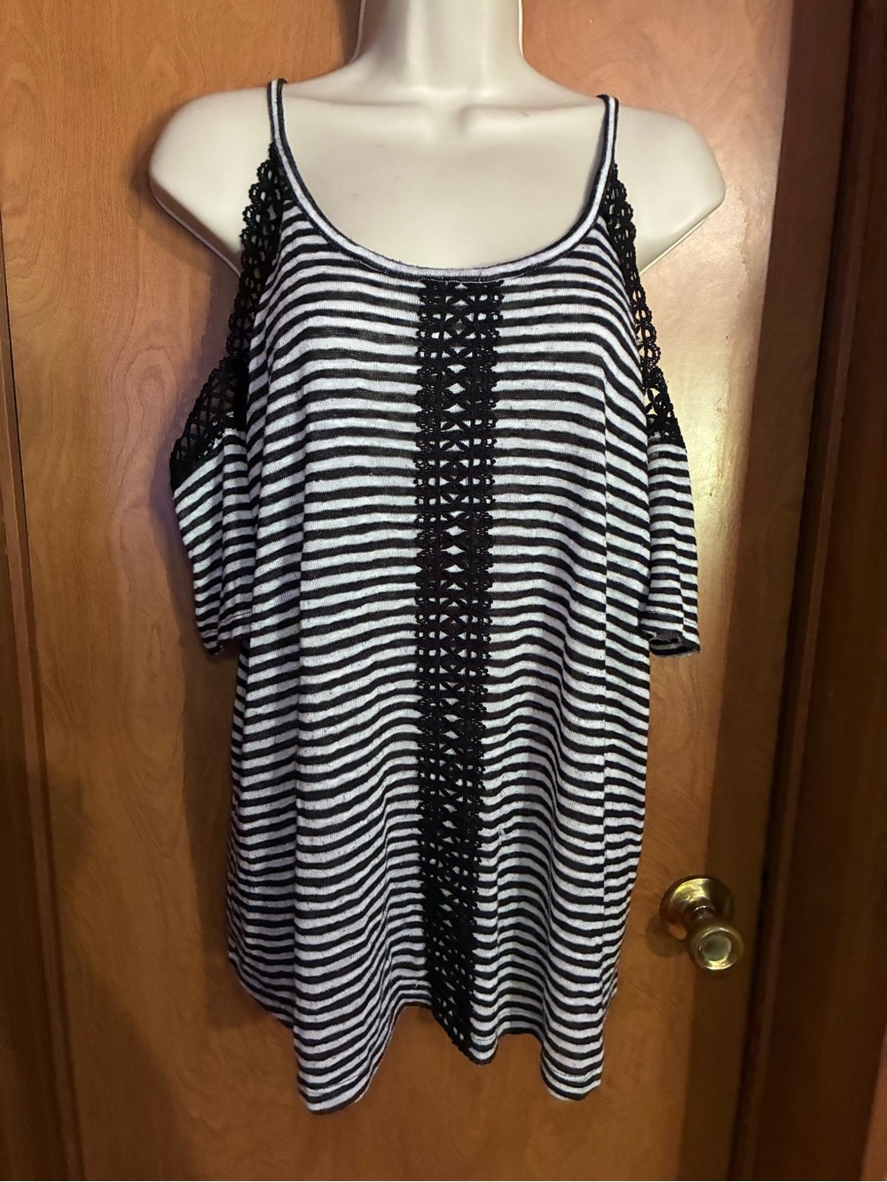 Black & White Striped Cold-Shoulder Crochet Trim Women's Top
